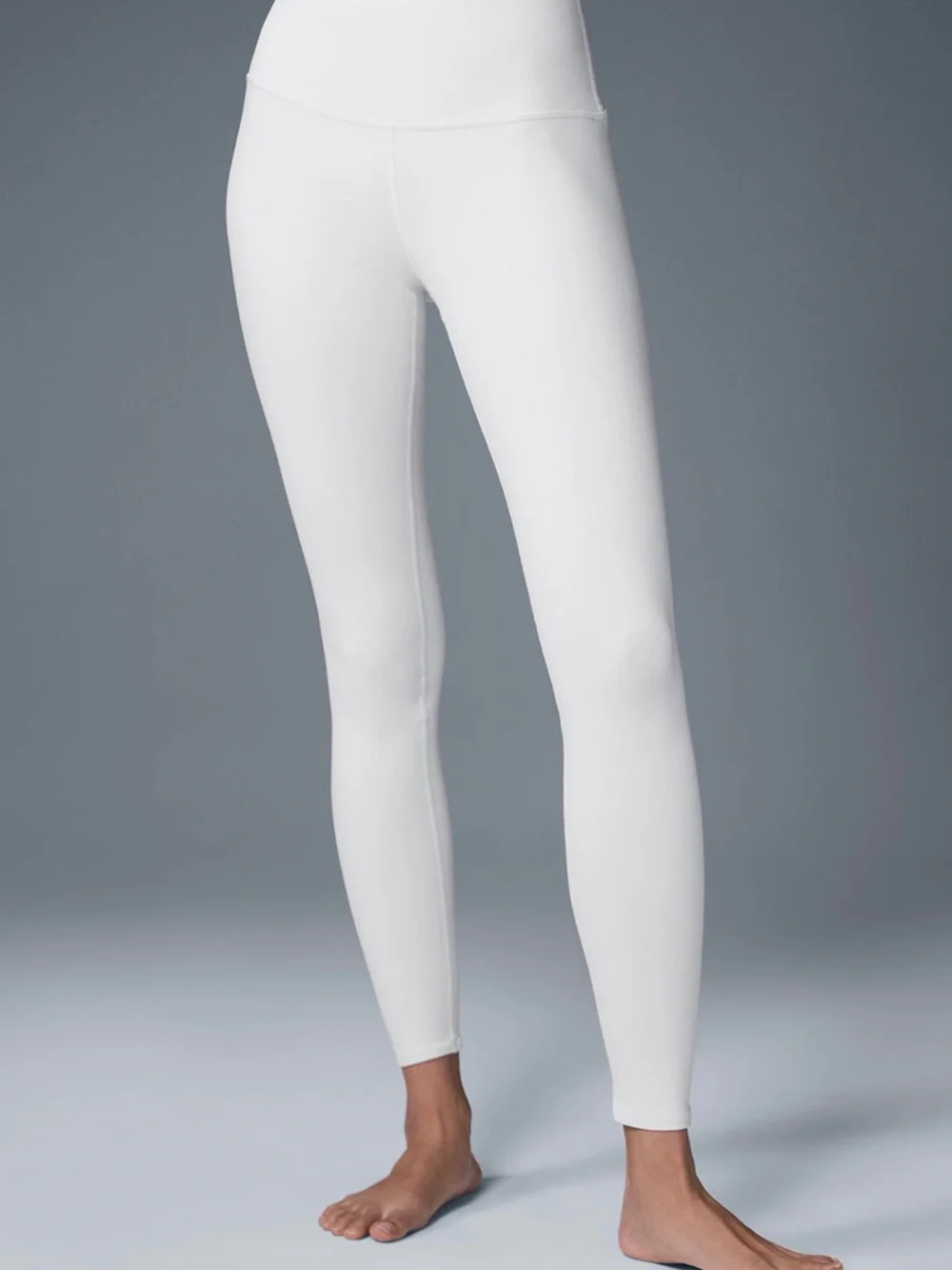 Alo Yoga White High-Waisted Leggings – Excellent Condition